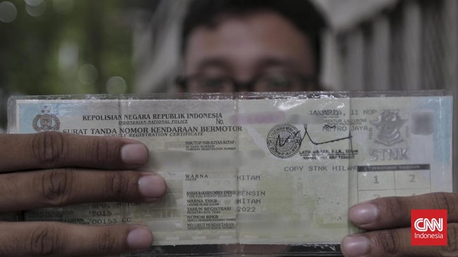 Pemerintah sudah punya aturan yang menghapus data kendaraan serta menyita jika tak diperpanjang selama dua tahun usai masa berlaku STNK habis. (CNNIndonesia /Adhi Wicaksono)